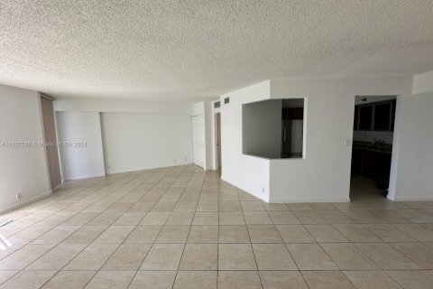 Copropriété à vendre à Aventura, Floride: 1 chambre, 102.56 m2 № 1309610 - photo 1