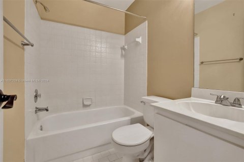 Copropriété à vendre à Pembroke Pines, Floride: 2 chambres, 92.9 m2 № 1309611 - photo 28