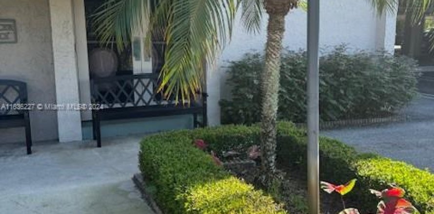 Condominio en West Palm Beach, Florida, 2 dormitorios  № 1309647