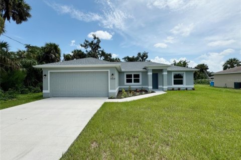 House in North Port, Florida 3 bedrooms, 133.5 sq.m. № 1343927 - photo 1