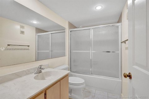 Condo in Davie, Florida, 2 bedrooms  № 1229905 - photo 10