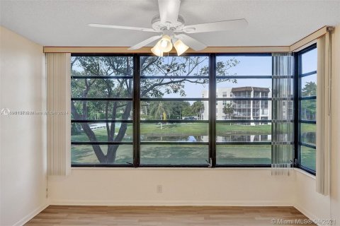 Condo in Davie, Florida, 2 bedrooms  № 1229905 - photo 8