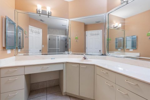 Condo in Coconut Creek, Florida, 3 bedrooms  № 1229953 - photo 13