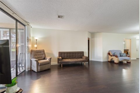 Condo in Coconut Creek, Florida, 3 bedrooms  № 1229953 - photo 4