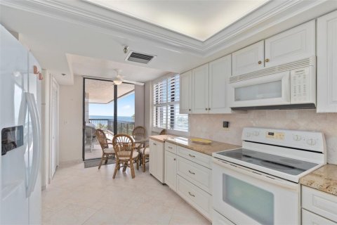 Condo in Hutchinson Island South, Florida, 3 bedrooms  № 1138219 - photo 20