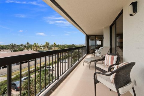 Condo in Hutchinson Island South, Florida, 3 bedrooms  № 1138219 - photo 15