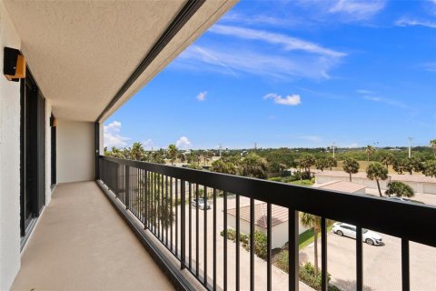 Condo in Hutchinson Island South, Florida, 3 bedrooms  № 1138219 - photo 24