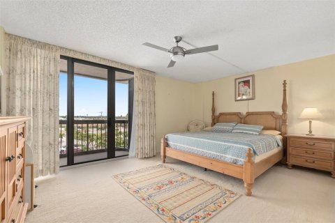 Condo in Hutchinson Island South, Florida, 3 bedrooms  № 1138219 - photo 23