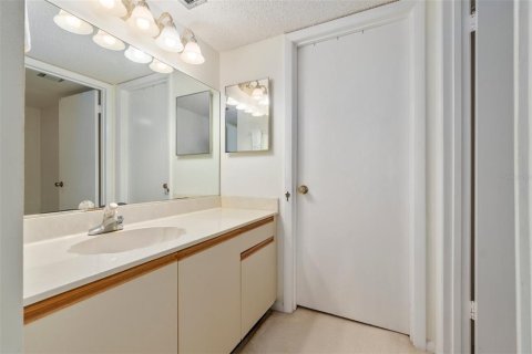 Condo in Hutchinson Island South, Florida, 3 bedrooms  № 1138219 - photo 26