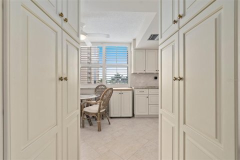 Condo in Hutchinson Island South, Florida, 3 bedrooms  № 1138219 - photo 16