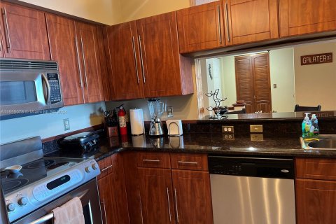 Condo in Sunny Isles Beach, Florida, 2 bedrooms  № 1355075 - photo 11