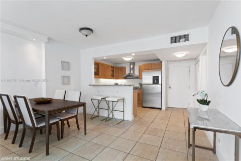 Condominio en venta en Miami Beach, Florida, 1 dormitorio, 81.75 m2 № 1355078 - foto 7