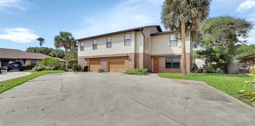 Townhouse in New Smyrna Beach, Florida 3 bedrooms, 152.08 sq.m. № 1361563