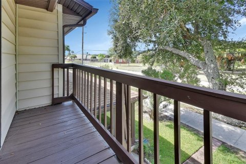 Townhouse in New Smyrna Beach, Florida 3 bedrooms, 152.08 sq.m. № 1361563 - photo 21