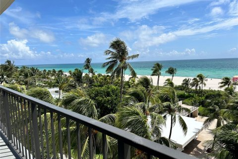 Condominio en alquiler en Miami Beach, Florida, 2 dormitorios, 121.24 m2 № 1348637 - foto 4