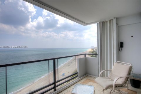 Condo in Lauderdale-by-the-Sea, Florida, 2 bedrooms  № 931618 - photo 3