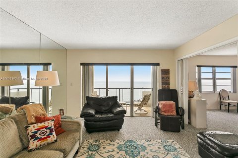 Condo in Lauderdale-by-the-Sea, Florida, 2 bedrooms  № 931618 - photo 9