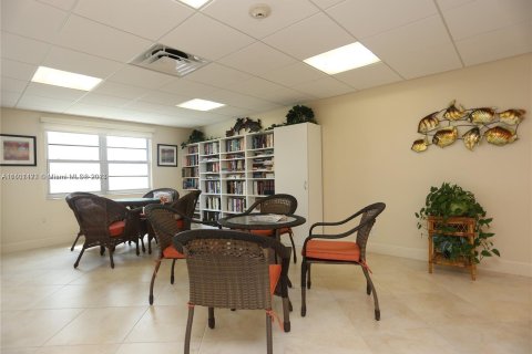 Condominio en venta en Lauderdale-by-the-Sea, Florida, 2 dormitorios, 99.41 m2 № 931618 - foto 24