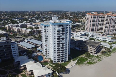 Condominio en venta en Lauderdale-by-the-Sea, Florida, 2 dormitorios, 99.41 m2 № 931618 - foto 30