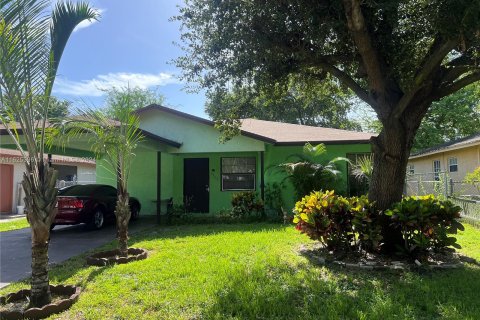 Villa ou maison à vendre à Pompano Beach, Floride: 3 chambres, 107.4 m2 № 1272012 - photo 2