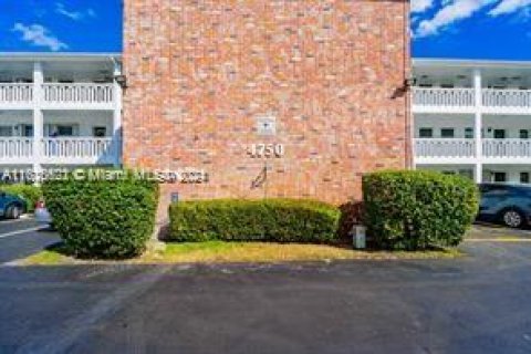 Condominio en venta en Plantation, Florida, 1 dormitorio, 69.49 m2 № 1272063 - foto 1