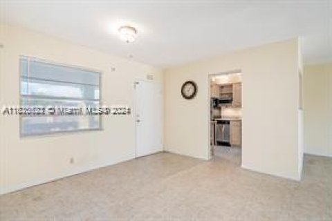 Condo in Plantation, Florida, 1 bedroom  № 1272063 - photo 6