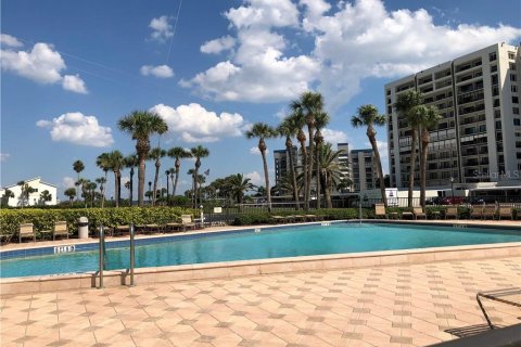 Condominio en alquiler en Clearwater, Florida, 2 dormitorios, 120.59 m2 № 251587 - foto 1