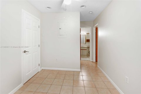 Casa en venta en Miami, Florida, 4 dormitorios, 142.33 m2 № 1417183 - foto 20