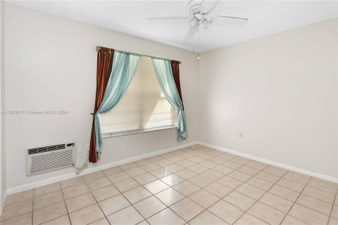 Casa en venta en Miami, Florida, 4 dormitorios, 142.33 m2 № 1417183 - foto 22