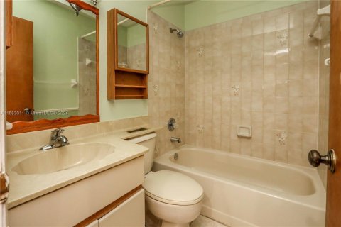 Casa en venta en Miami, Florida, 4 dormitorios, 142.33 m2 № 1417183 - foto 16