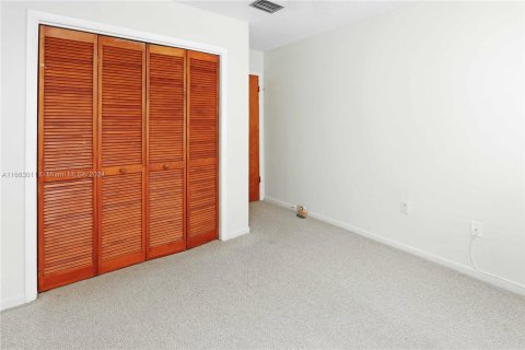 Casa en venta en Miami, Florida, 4 dormitorios, 142.33 m2 № 1417183 - foto 15