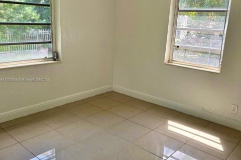 Propiedad comercial en venta en Miami, Florida, 163.88 m2 № 1417231 - foto 3