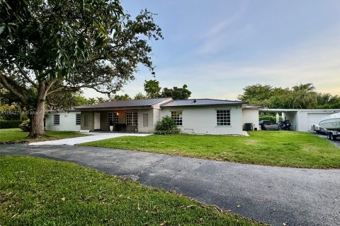 House in Miami, Florida 4 bedrooms, 312.89 sq.m. № 1325589 - photo 2