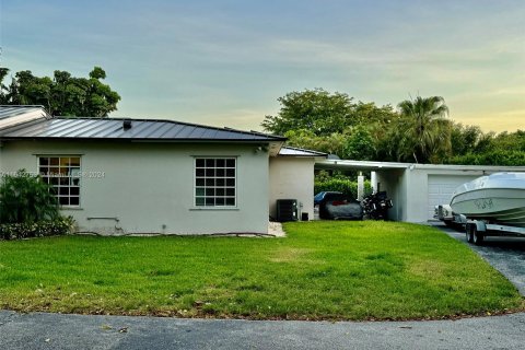 House in Miami, Florida 4 bedrooms, 312.89 sq.m. № 1325589 - photo 6