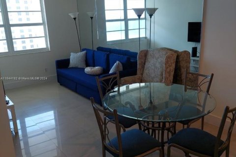 Condo in Miami Beach, Florida, 1 bedroom  № 1325985 - photo 22