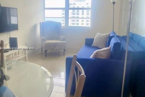 Condo in Miami Beach, Florida, 1 bedroom  № 1325985 - photo 3