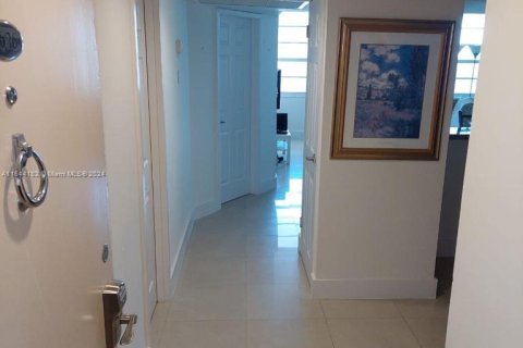 Copropriété à vendre à Miami Beach, Floride: 1 chambre, 51.1 m2 № 1325985 - photo 2