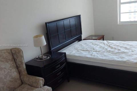 Condo in Miami Beach, Florida, 1 bedroom  № 1325985 - photo 21