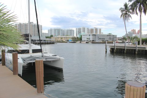 Condo in Fort Lauderdale, Florida, 1 bedroom  № 1002815 - photo 2