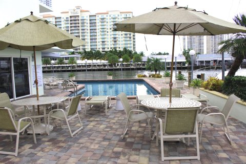 Condo in Fort Lauderdale, Florida, 1 bedroom  № 1002815 - photo 4