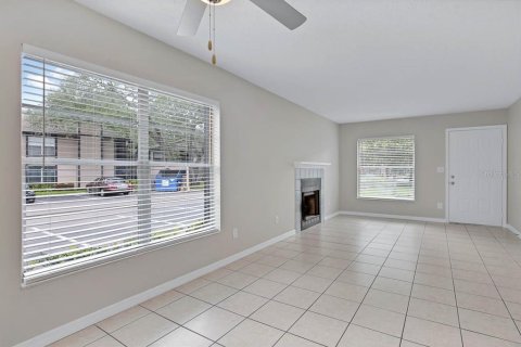 Condo in Tampa, Florida, 2 bedrooms  № 1388926 - photo 8