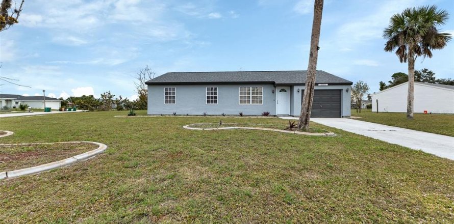 House in Port Charlotte, Florida 3 bedrooms, 103.68 sq.m. № 971406