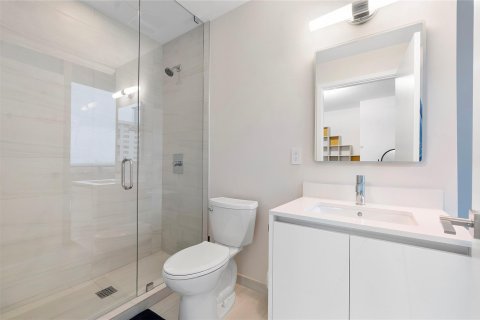 Condominio en alquiler en Fort Lauderdale, Florida, 3 dormitorios, 258.92 m2 № 761196 - foto 19