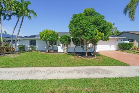 House in Oakland Park, Florida 3 bedrooms, 229.93 sq.m. № 1316561 - photo 5