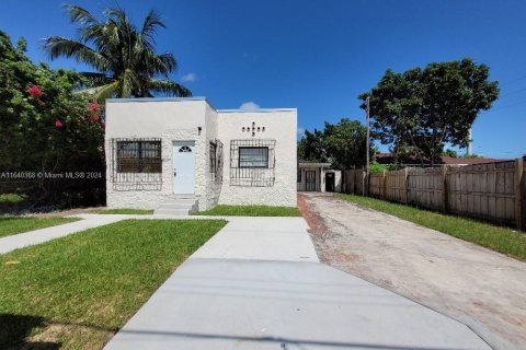 Propiedad comercial en venta en Miami, Florida, 171.59 m2 № 1316562 - foto 2