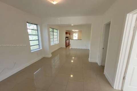 Immobilier commercial à vendre à Miami, Floride: 171.59 m2 № 1316562 - photo 12