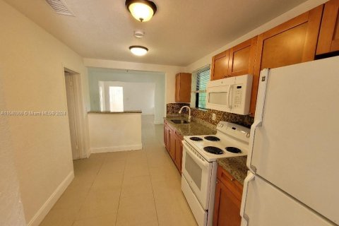 Immobilier commercial à vendre à Miami, Floride: 171.59 m2 № 1316562 - photo 4