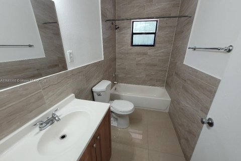 Immobilier commercial à vendre à Miami, Floride: 171.59 m2 № 1316562 - photo 24