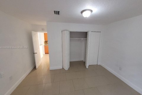 Immobilier commercial à vendre à Miami, Floride: 171.59 m2 № 1316562 - photo 6