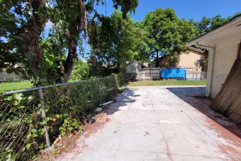 Propiedad comercial en venta en Miami, Florida, 171.59 m2 № 1316562 - foto 15